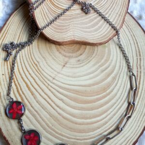 Choker-gargantilla con flores de sándalo