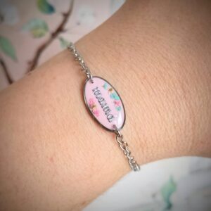 Pulsera floral "mamá" rosa empolvado